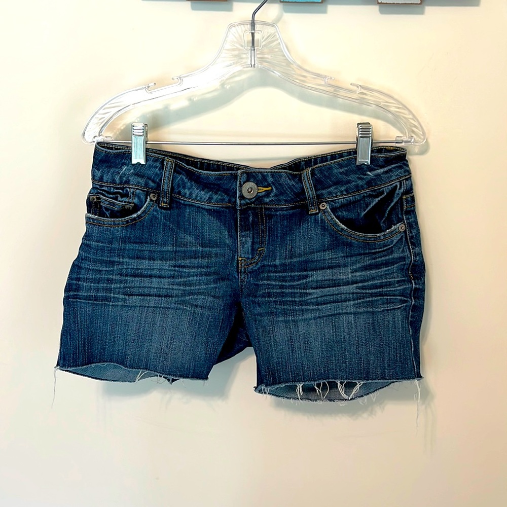 American Eagle Outfitters Women’s Jean Shorts / Size 8 / Excellent Condition